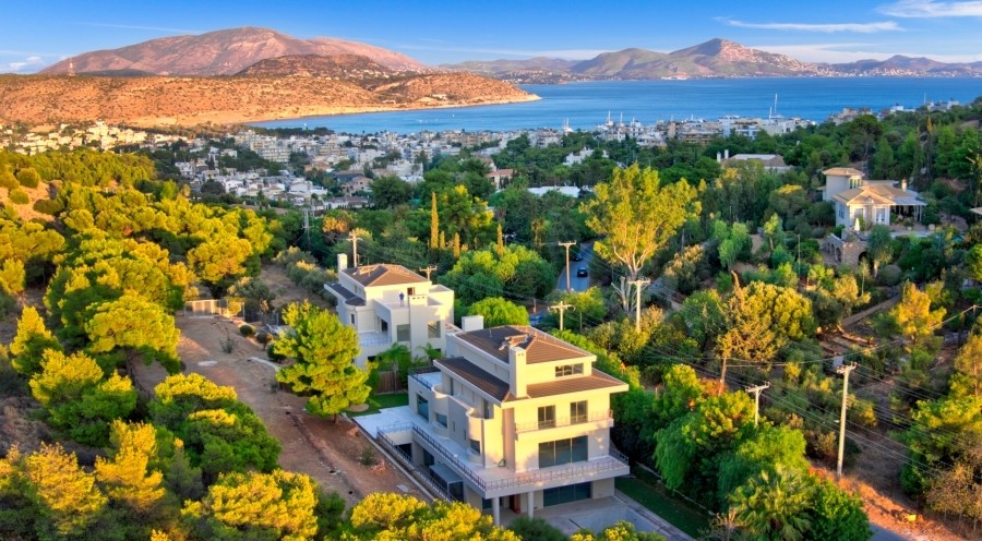 Pasuri te paluajtshme dhe vila në Vouliagmeni me pamje det